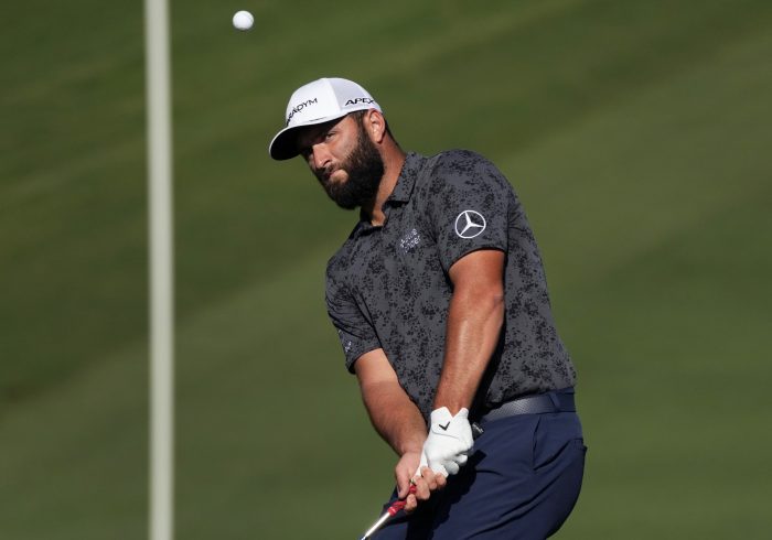 Jon Rahm pierde posiciones y se ubica a cinco golpes de la cabeza del torneo de campeones de Hawaii