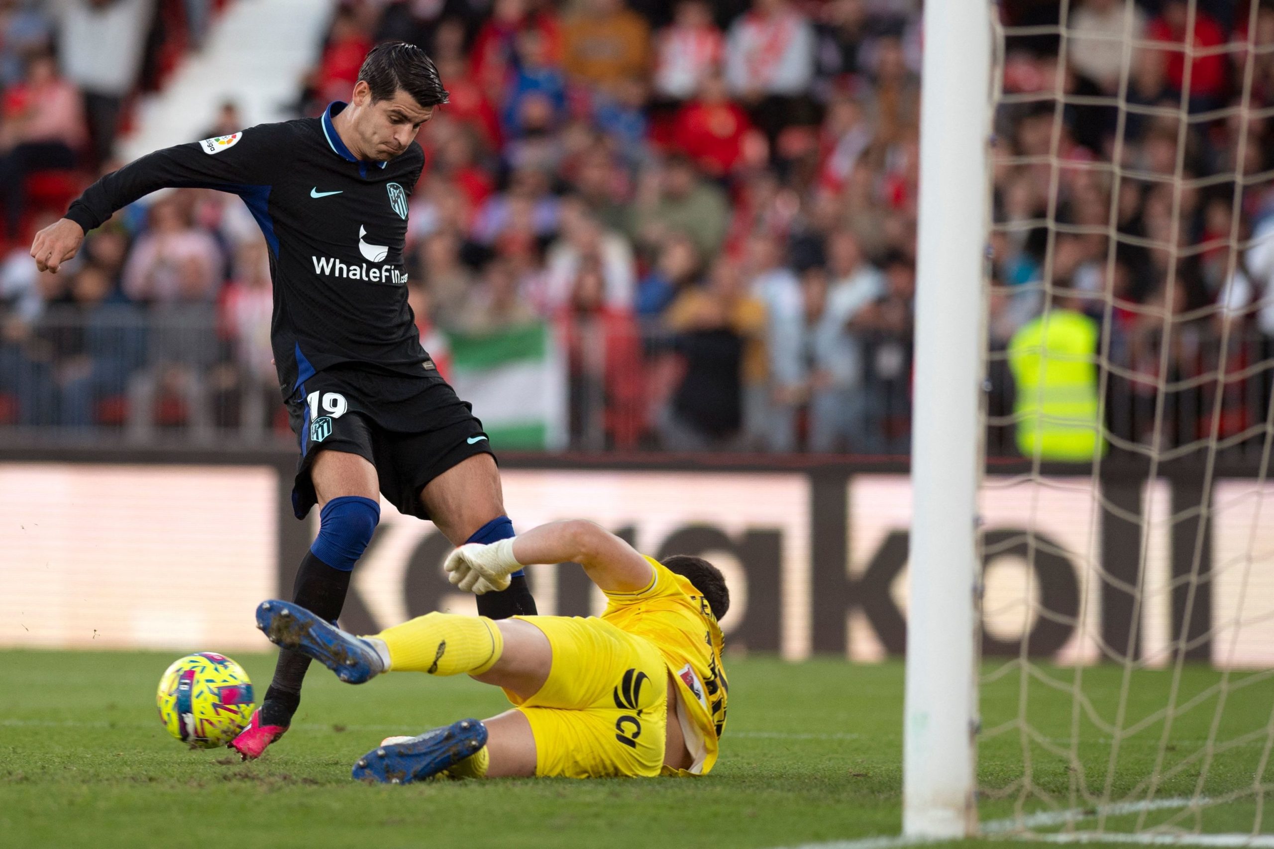 La mala puntería del Atlético se estrella contra un héroe en Almería