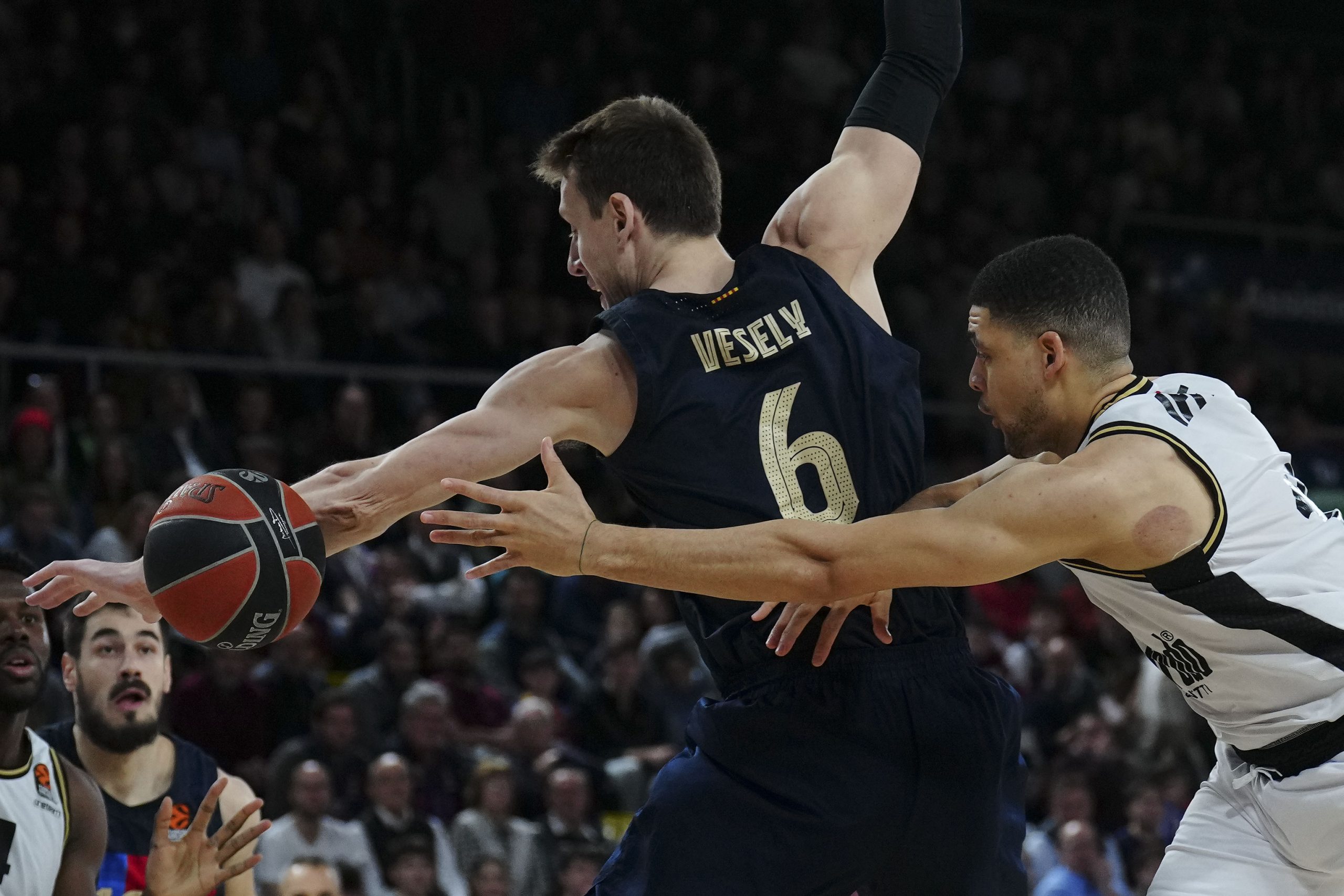 Lundberg lidera el asalto de la Virtus de Scariolo al Palau