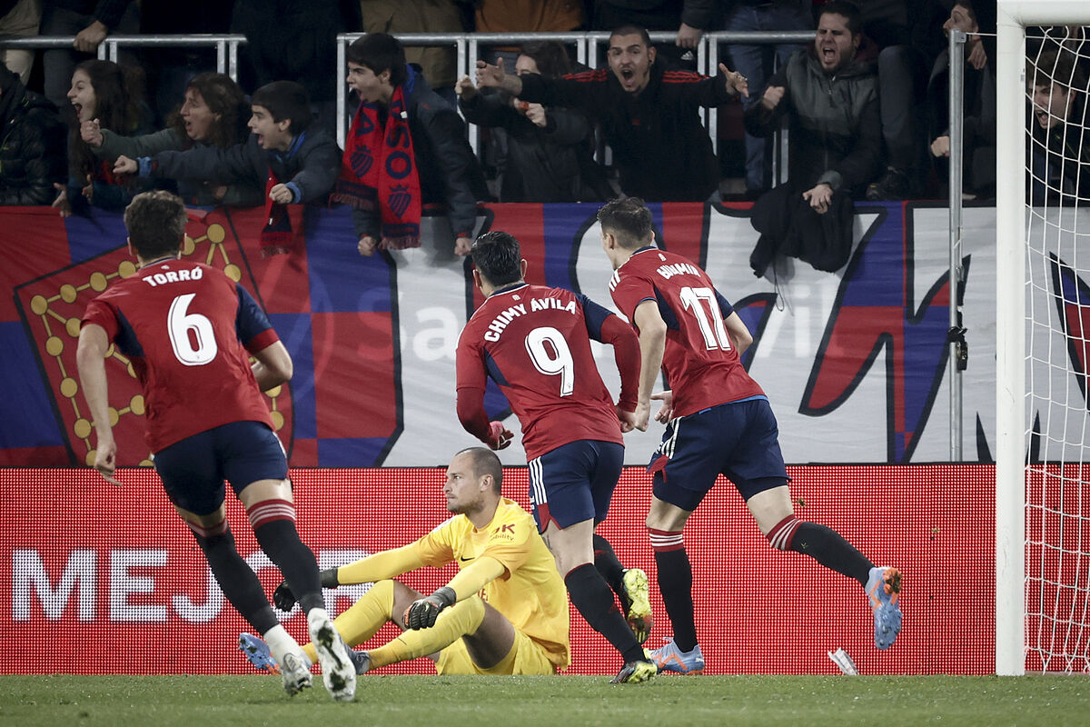 Osasuna abre una investigación sobre la retirada de banderas en El Sadar