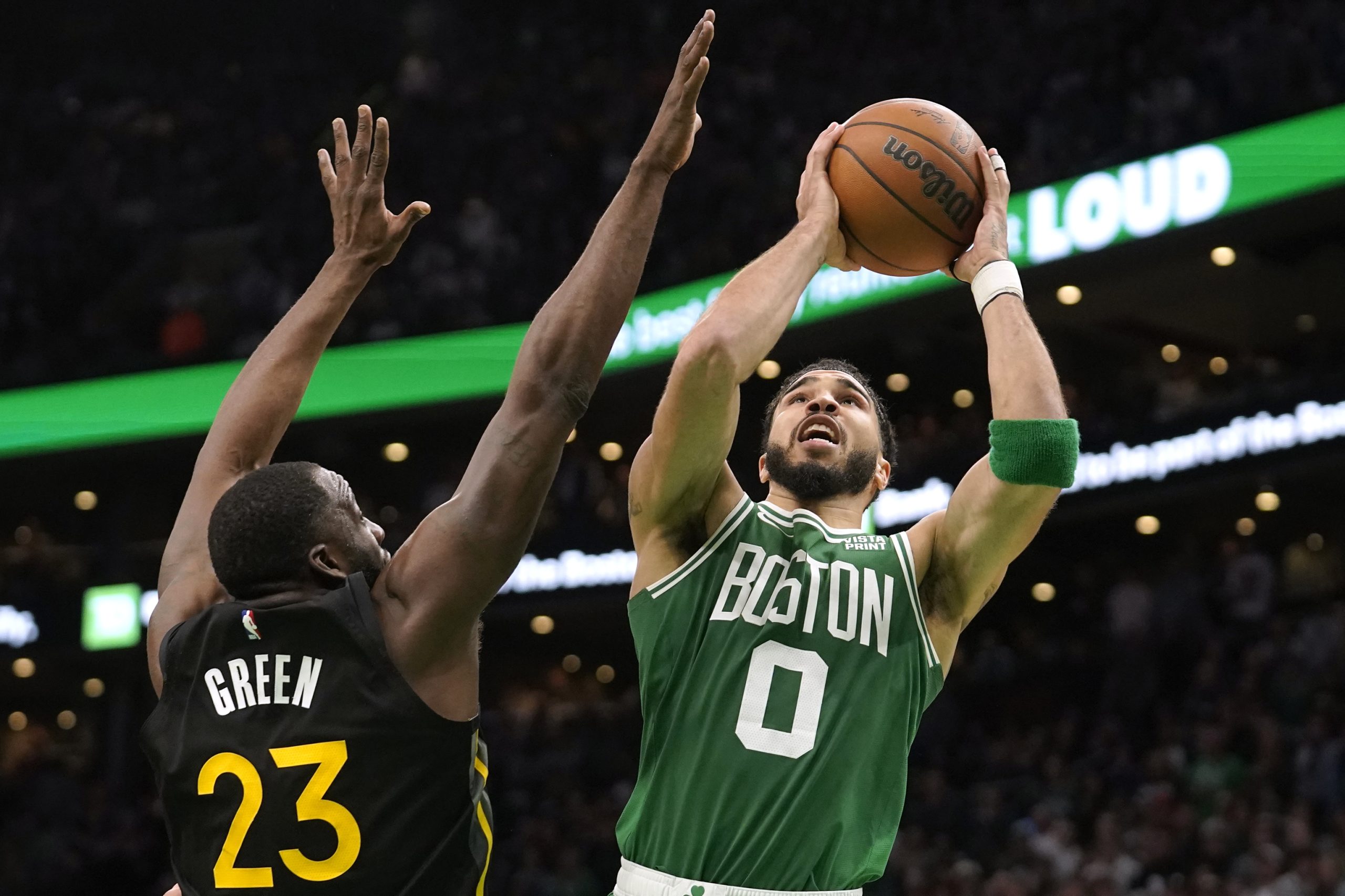 Victoria de los Celtics ante los Warriors en la prórroga con aroma de revancha