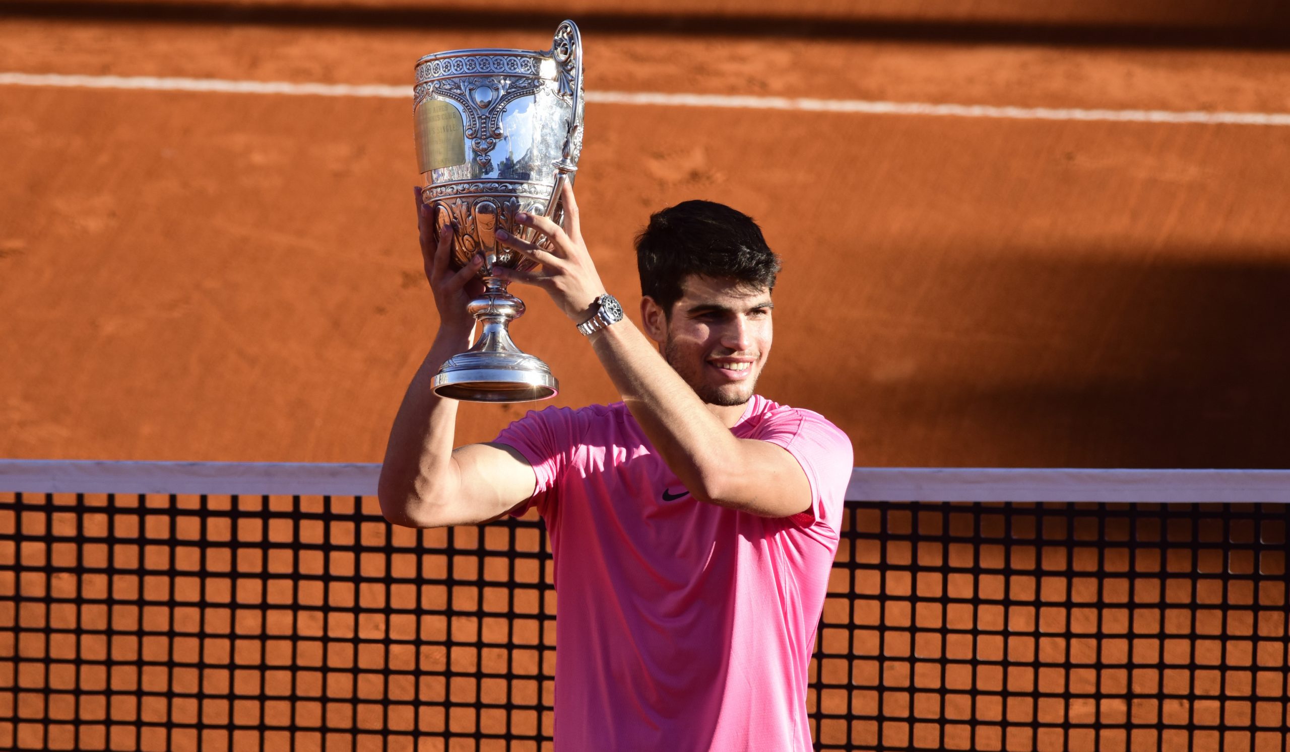 Carlos Alcaraz conquista el torneo de Buenos Aires en su regreso a las pistas