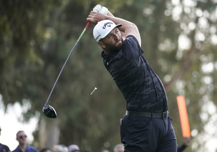 Jon Rahm resucita para pelear por la victoria en el Genesis mientras Tiger pasa el corte con sufrimiento