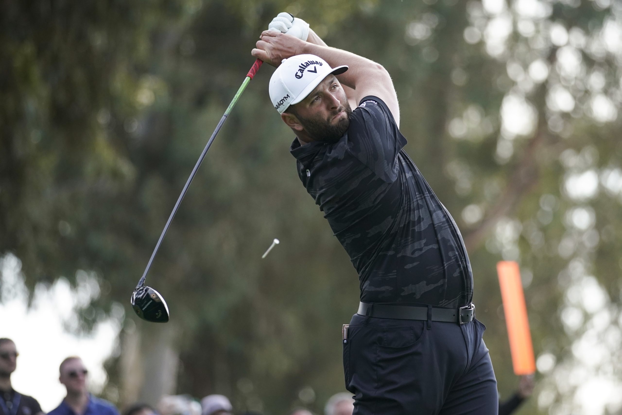 Jon Rahm resucita para pelear por la victoria en el Genesis mientras Tiger pasa el corte con sufrimiento