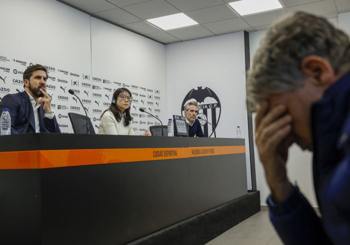 La presidenta del Valencia responde a las críticas: "Lim no va a vender. No huimos ante la dificultad"