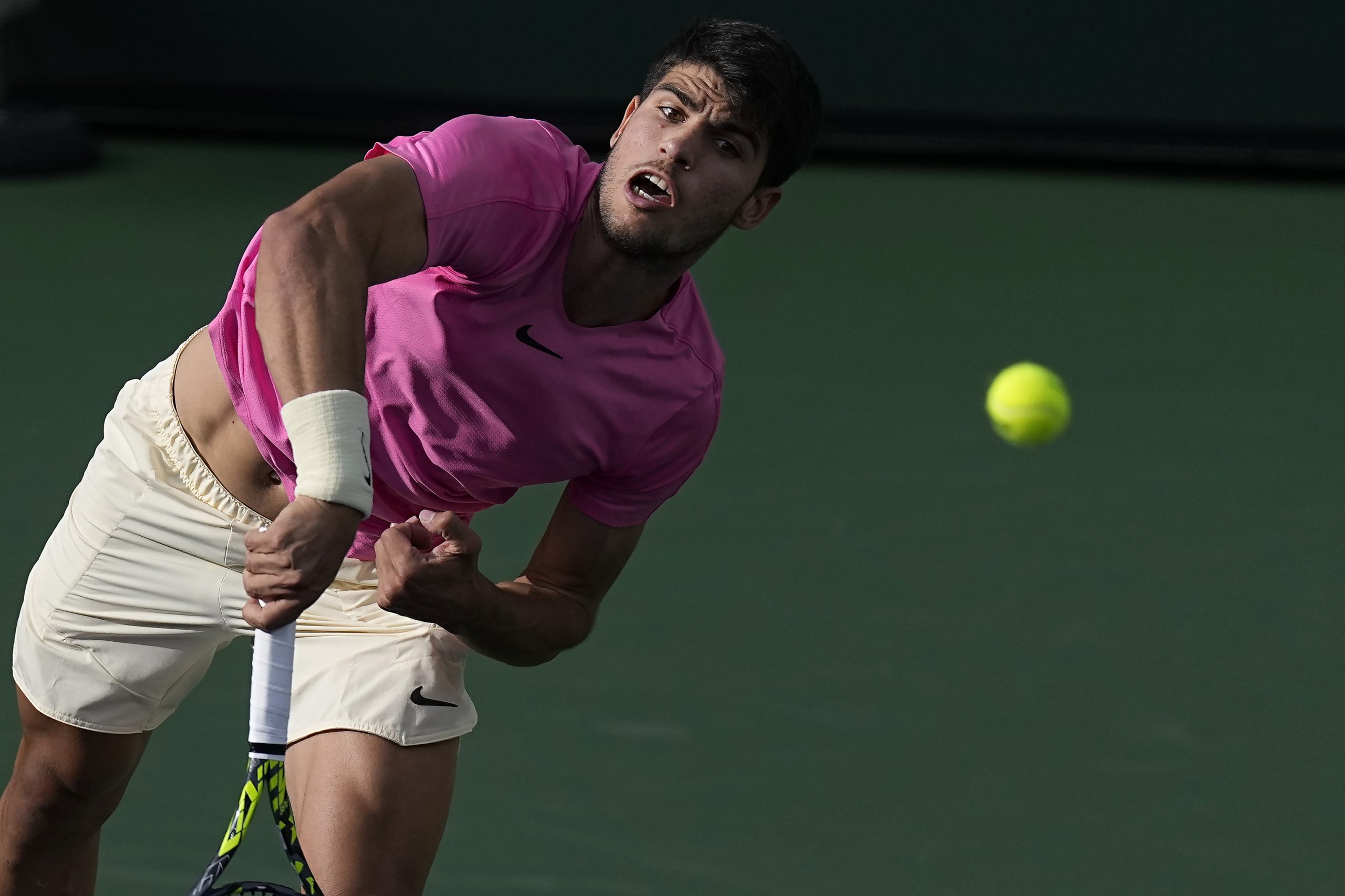 Alcaraz liquida a Sinner para alcanzar su primera final de Indian Wells