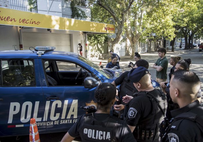 Disparan contra un local de la familia de Messi y el alcalde no descarta que haya policías implicados
