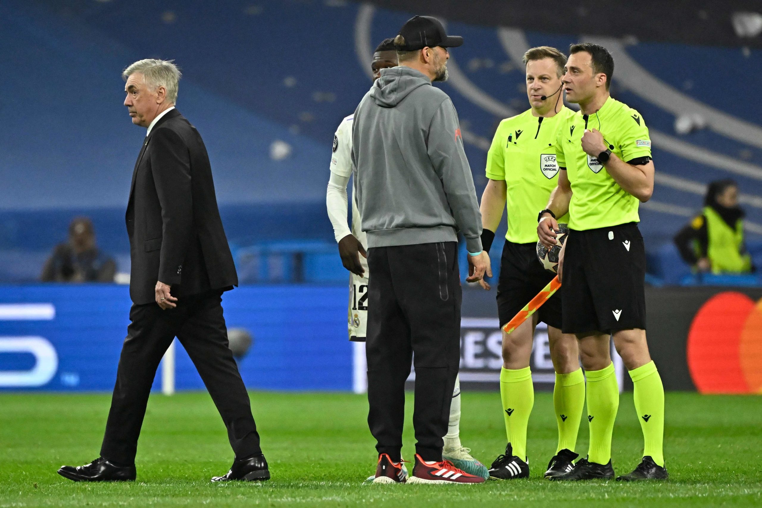 El "esto no es fútbol" de Ancelotti y la crítica de Courtois: "Me gustaría preguntarle a Hernández Hernández..."