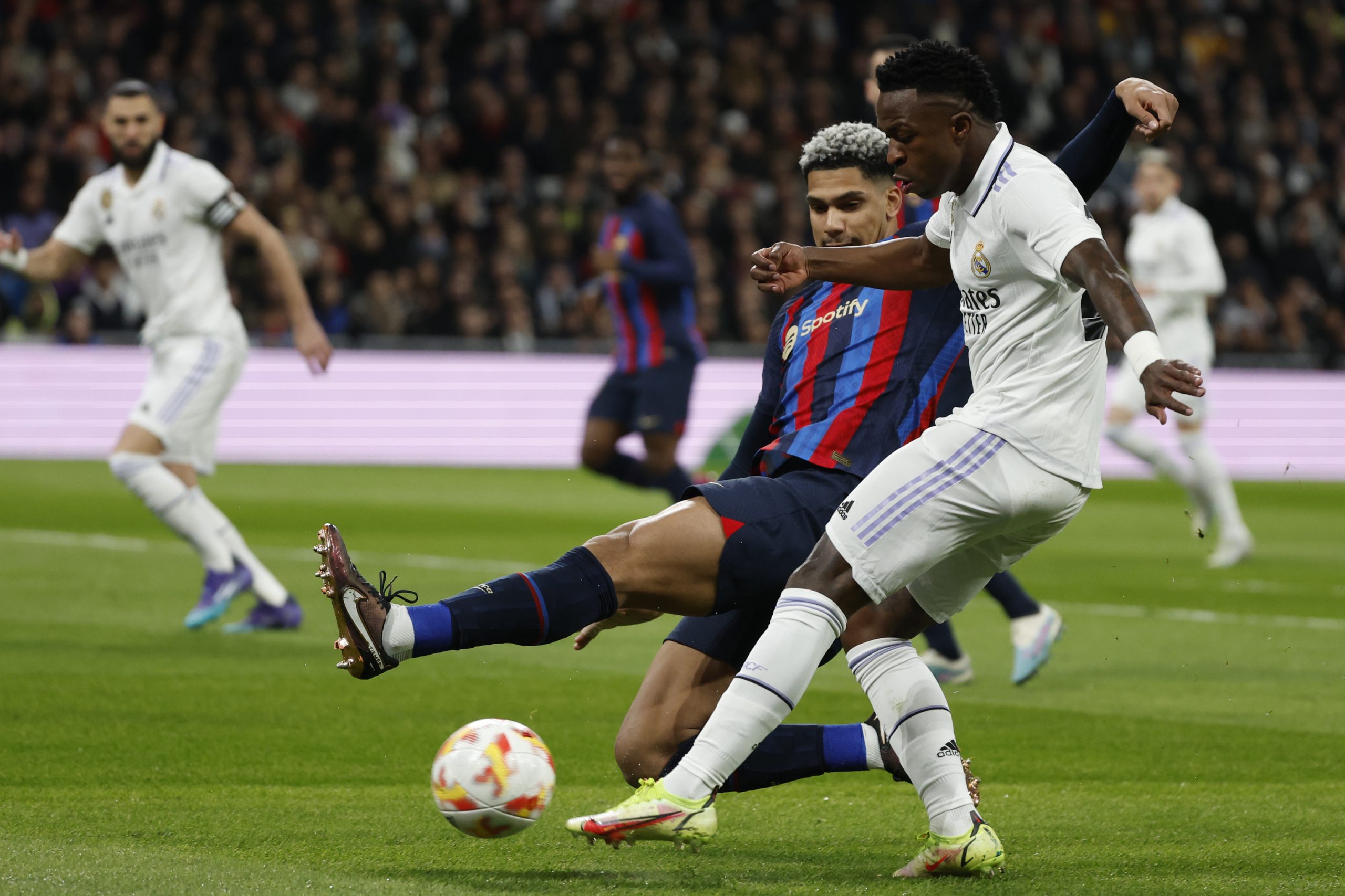 La oda defensiva de Xavi en el Bernabéu