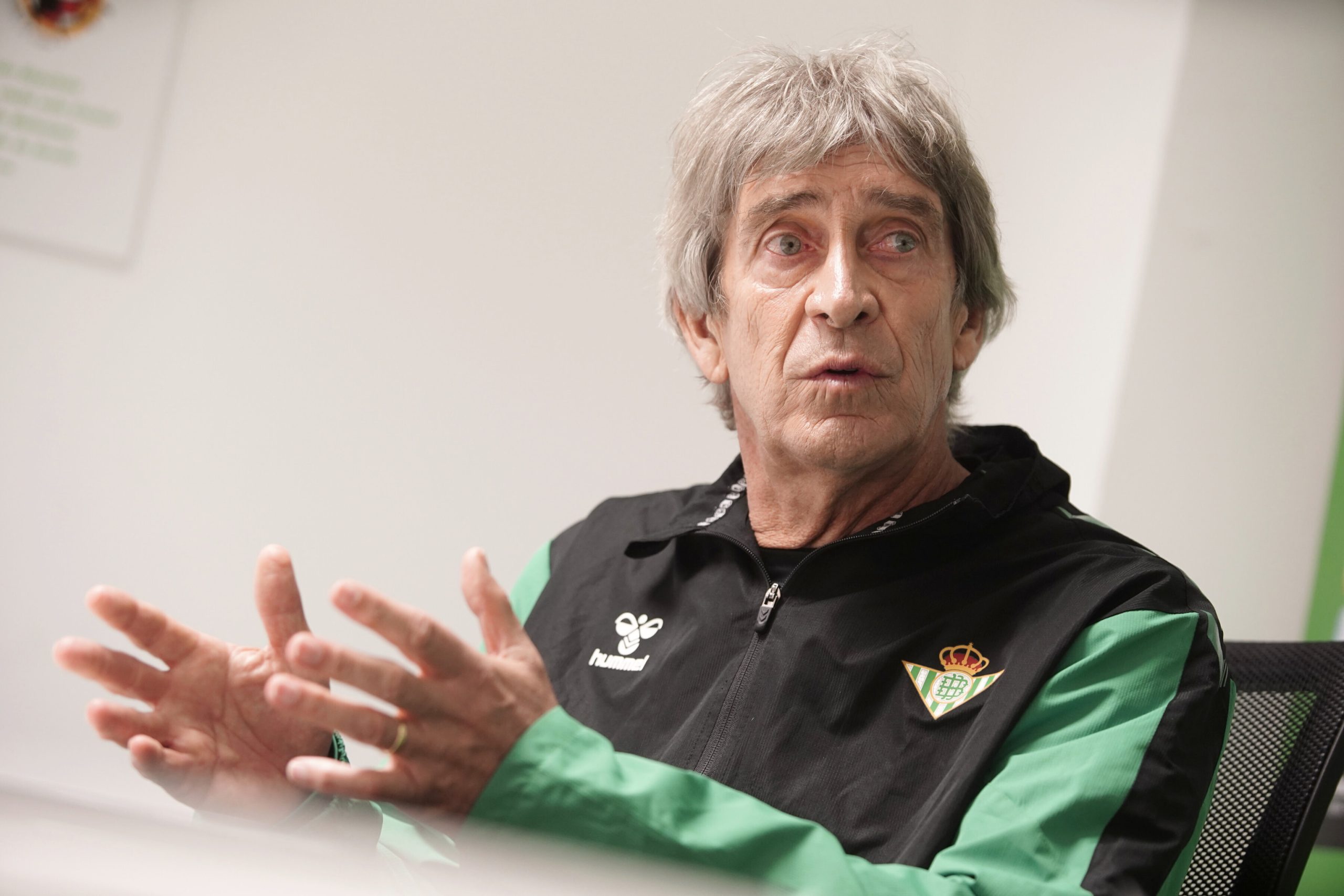 Manuel Pellegrini: "Trato de ser apolítico. El fútbol une, el hincha de al lado da igual que sea comunista, derechista, republicano..."