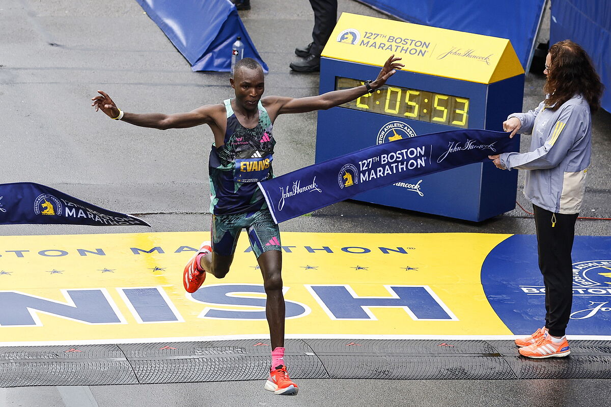 El keniata Chebet gana el maratón de Boston en un mal día de Kipchoge