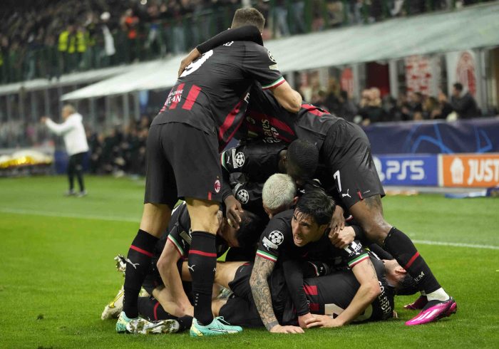 El Milan frustra al Nápoles y sueña con un derbi con el Inter en semifinales