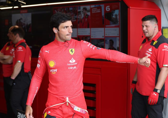 La tensión entre Fernando Alonso y Carlos Sainz aumenta: "Es lo que hay"