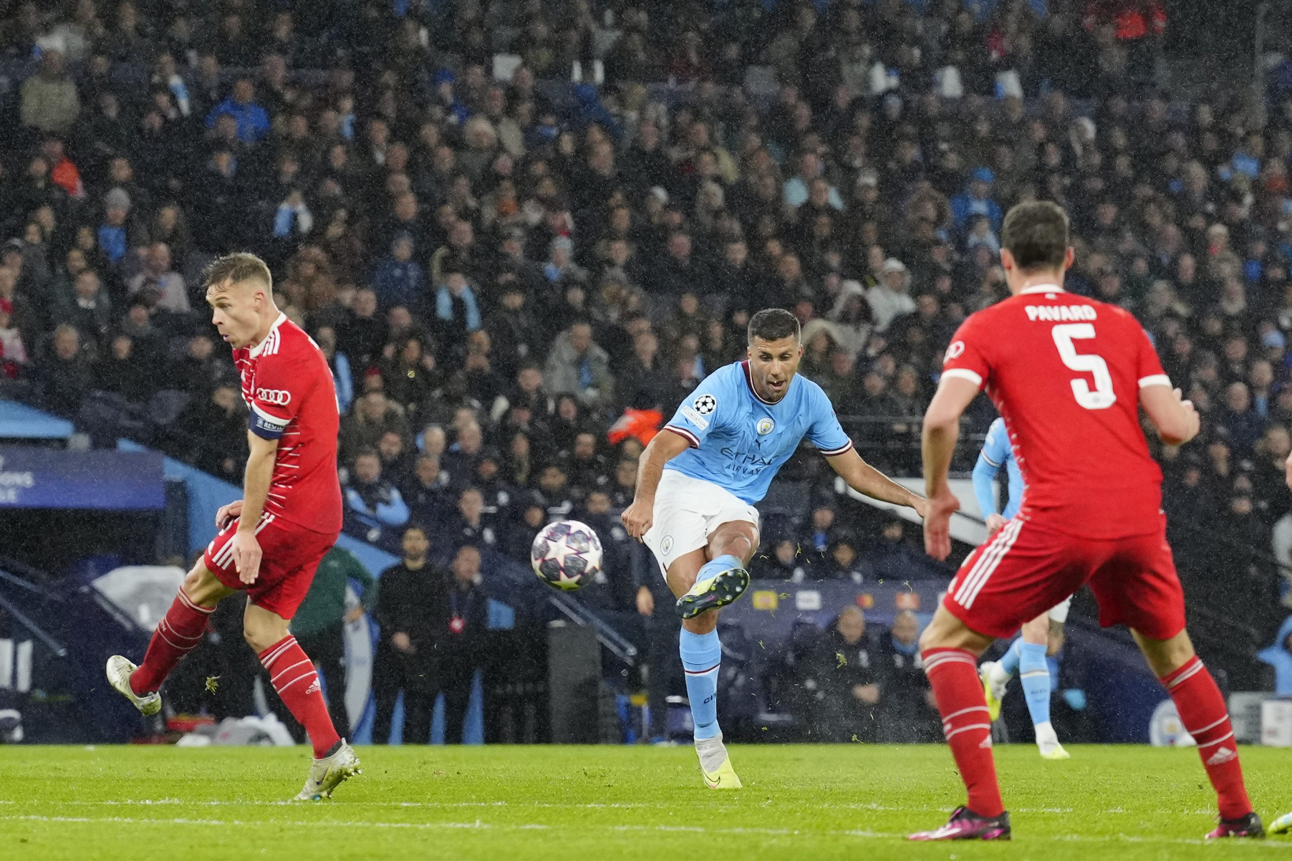 Rodri marca el gol de una vida en el monumental triunfo del City frente a un hundido Bayern