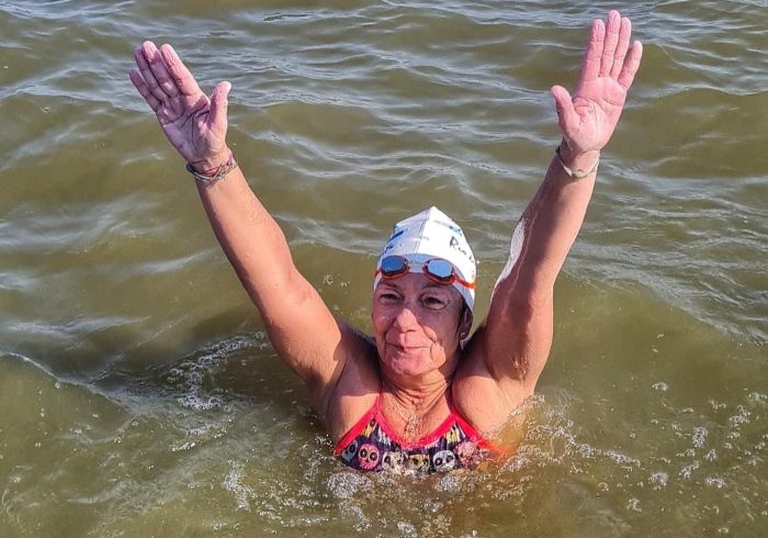 Tita Llorens, primera europea que cruza el Río de la Plata a los 54 años