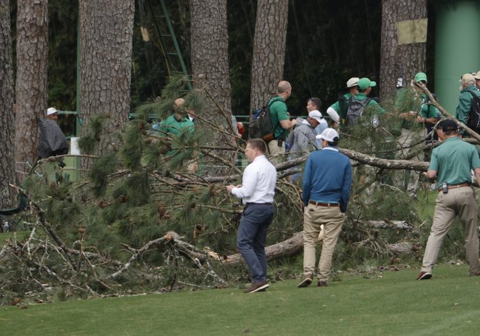 Un árbol siembra el pánico en el Masters de Augusta afortunadamente sin consecuencias