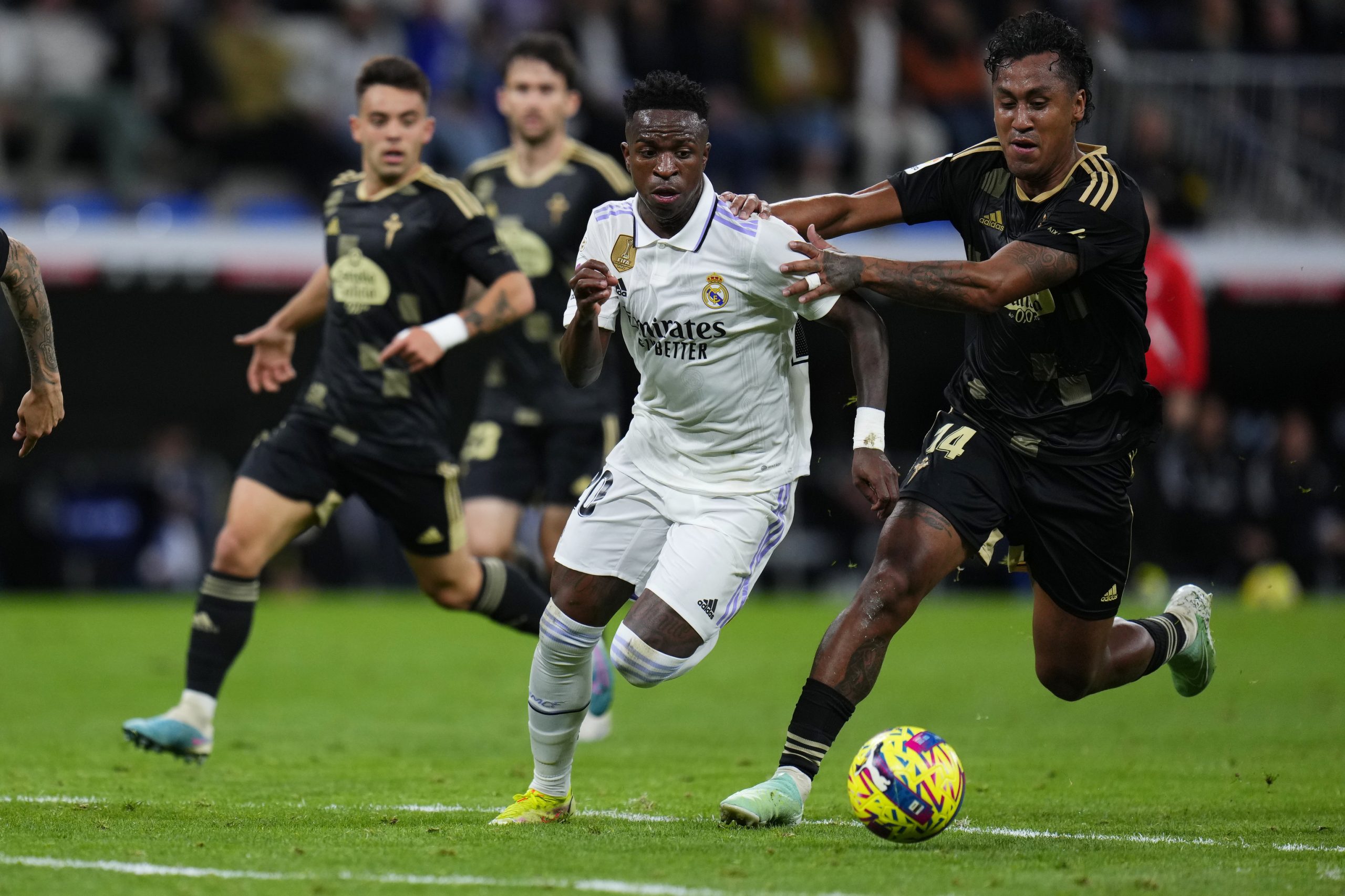 Vinicius lleva al Madrid a votar izquierda y guía la fácil victoria ante el Celta