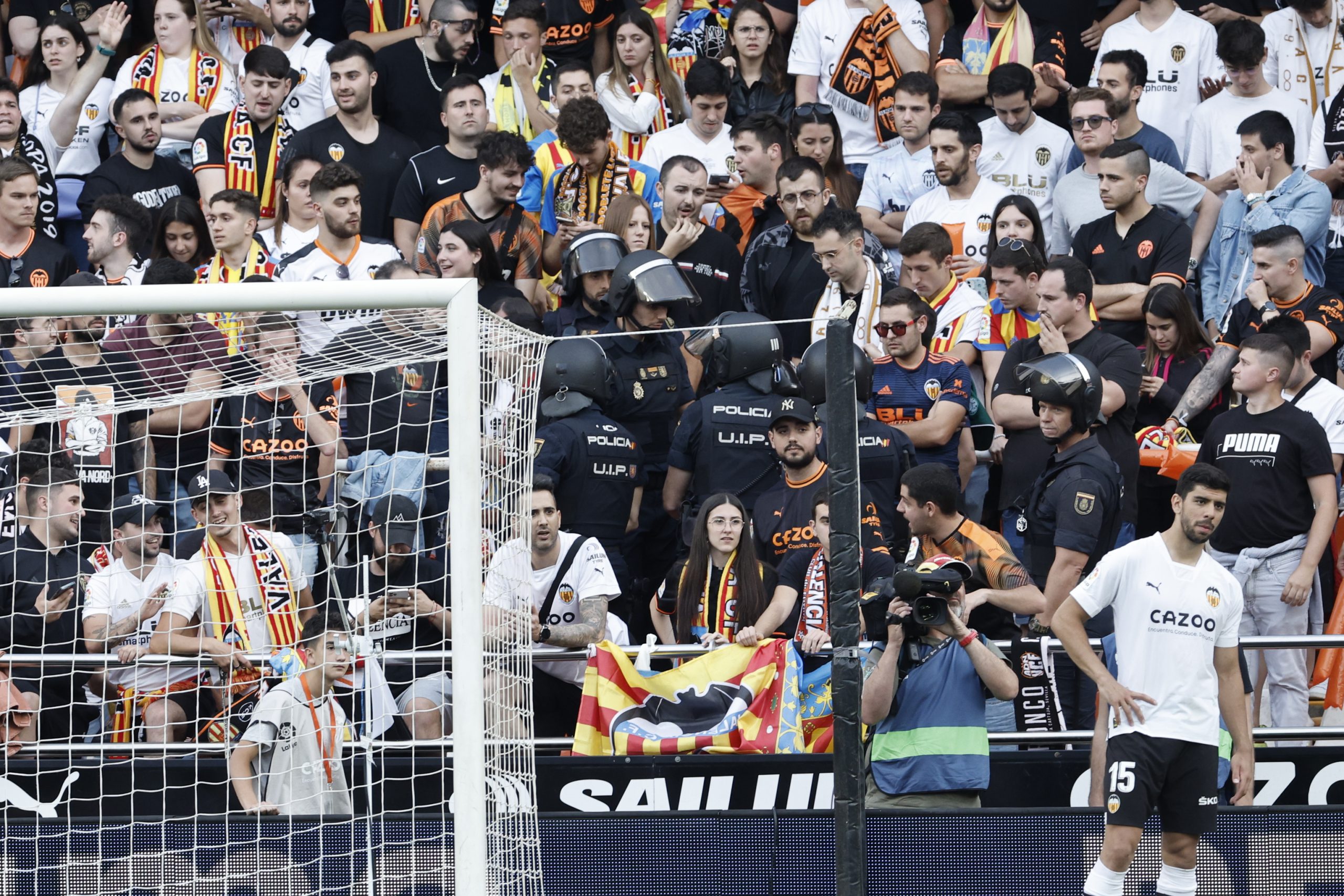 ApelaciÃ³n rebaja a tres partidos el cierre de la grada de animaciÃ³n de Mestalla pero el Valencia recurrirÃ¡ al TAD