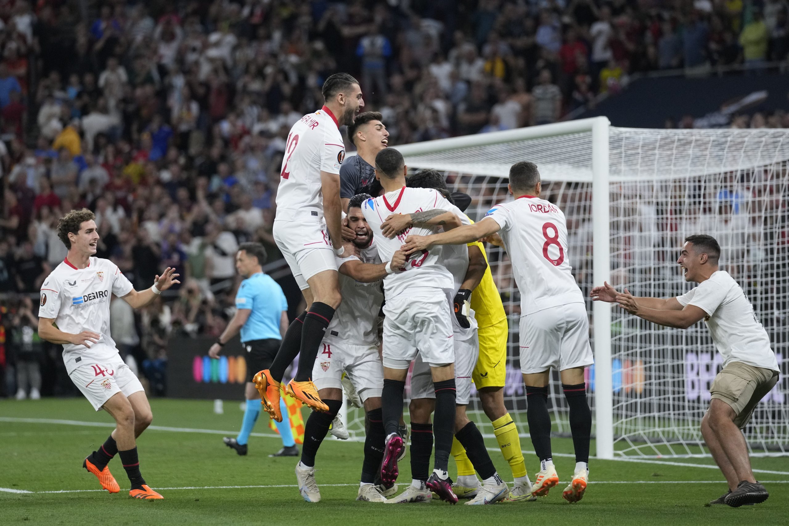 Bono se hace gigante en los penaltis contra la Roma y el Sevilla es otra vez Rey de Europa