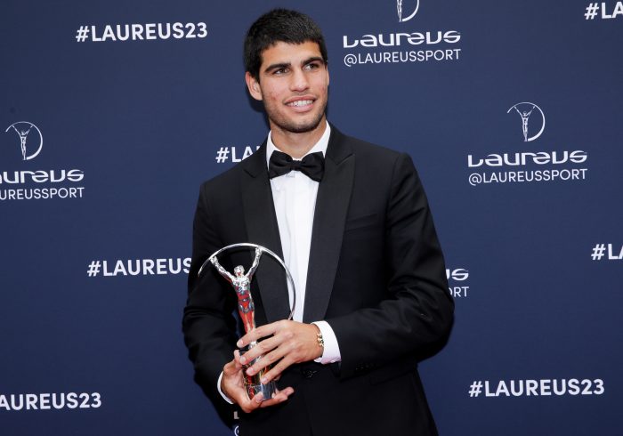 Carlos Alcaraz recibe el premio Laureus al deportista revelación