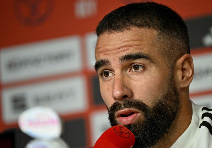 Carvajal, su emoticono de carcajadas tras ver la roja y el "meme" de Vinicius: "Hay que proteger al que intenta jugar al fútbol"