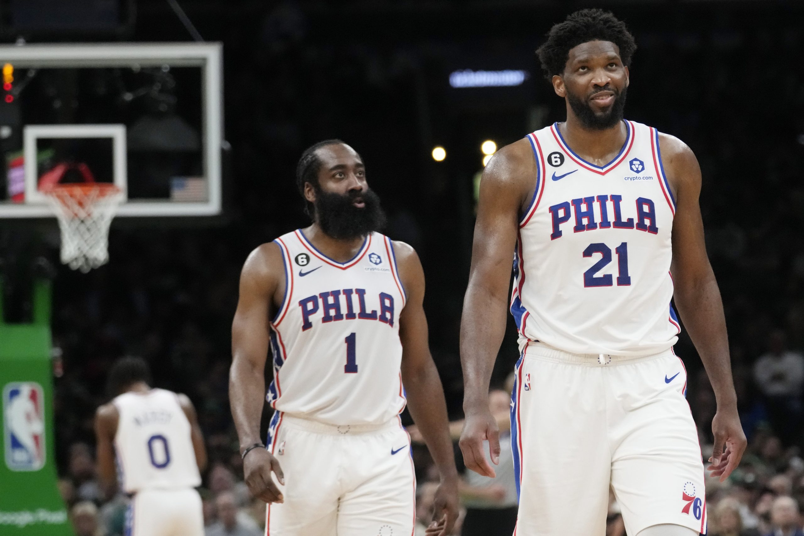 Embiid comanda el asalto a Boston de los Sixers y Jokic devora a los Suns