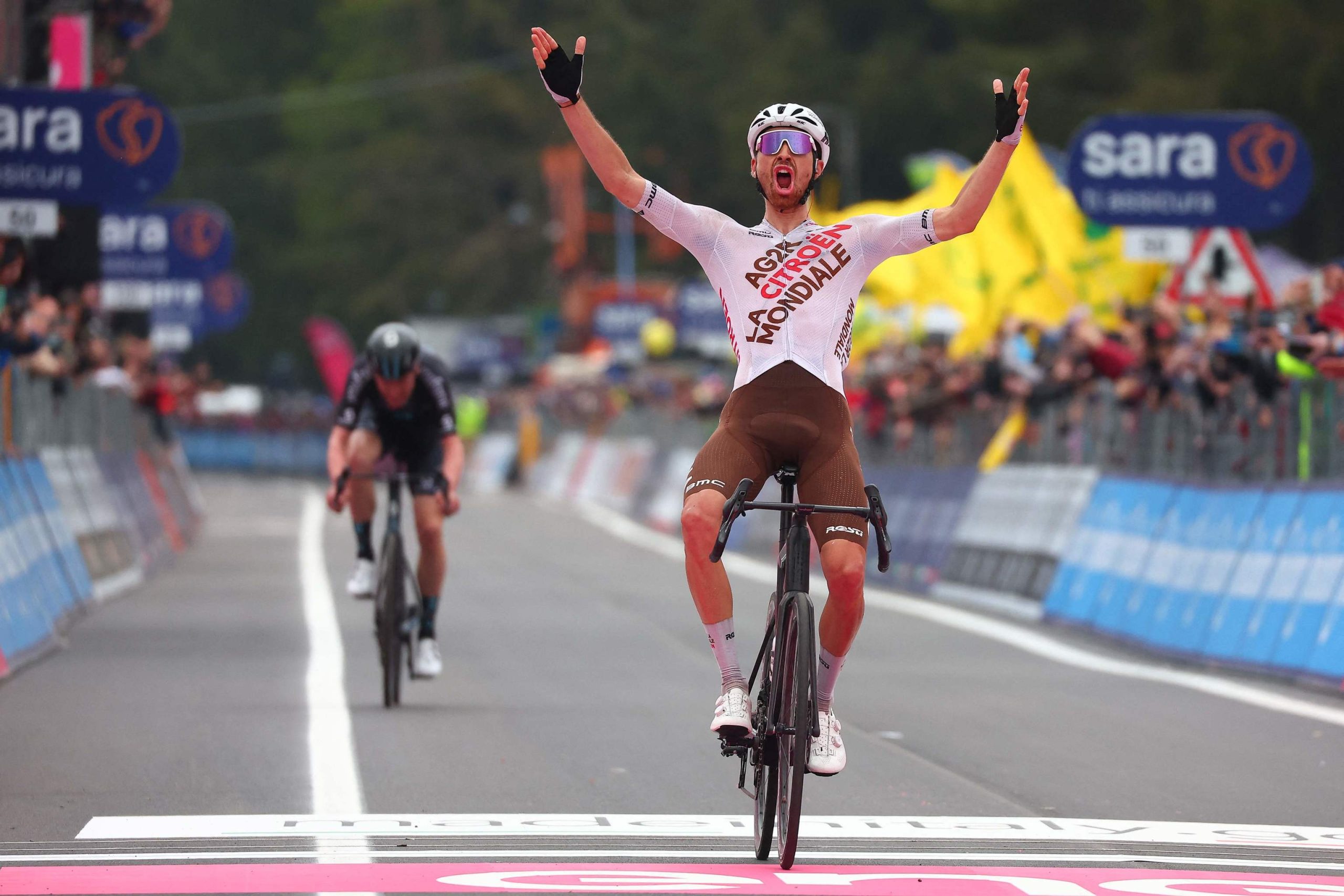 Evenepoel cede el liderato a Leknessund en el primer test de montaña