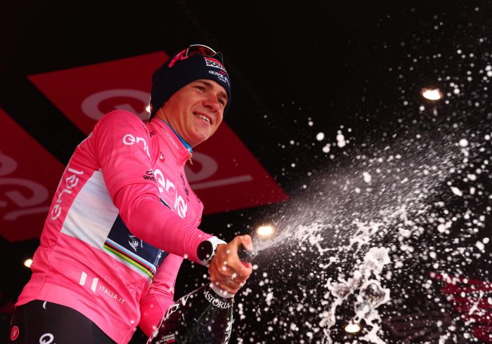 Evenepoel domina en el Giro pero ya no asusta a sus enemigos
