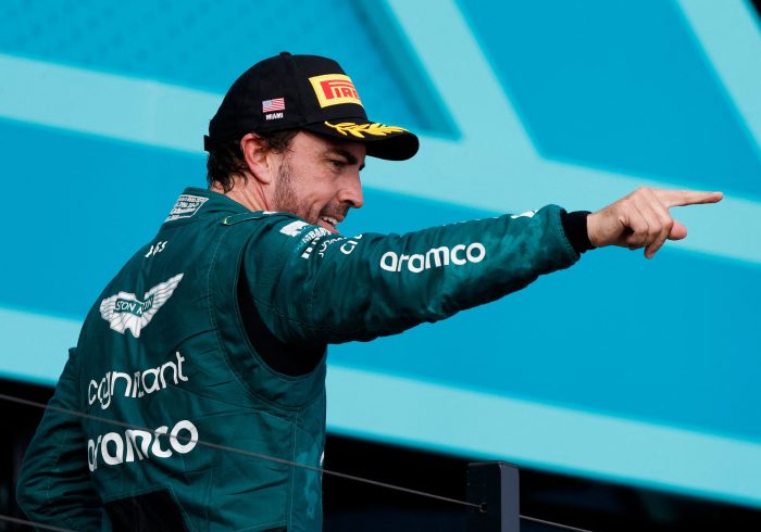 Fernando Alonso, una carrera "mirando la tele" y la promesa de una victoria: "Quizá en Mónaco o Barcelona"
