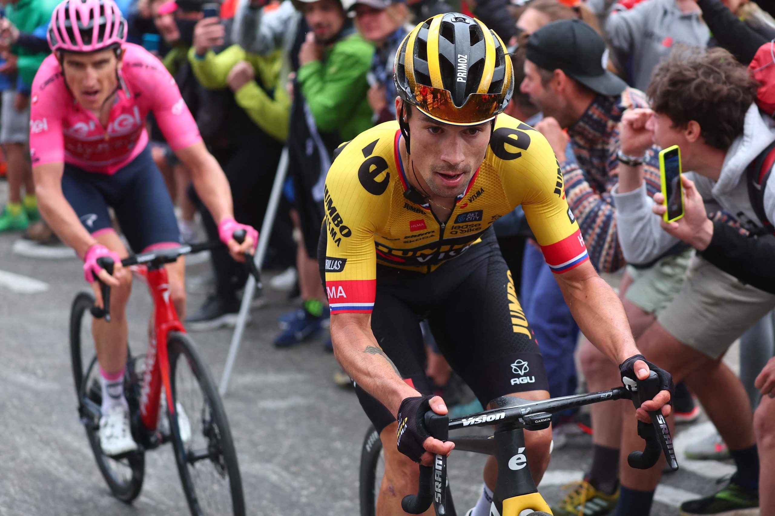 La etapa reina del Giro descuelga a Almeida y deja la maglia rosa para el duelo Thomas- Roglic