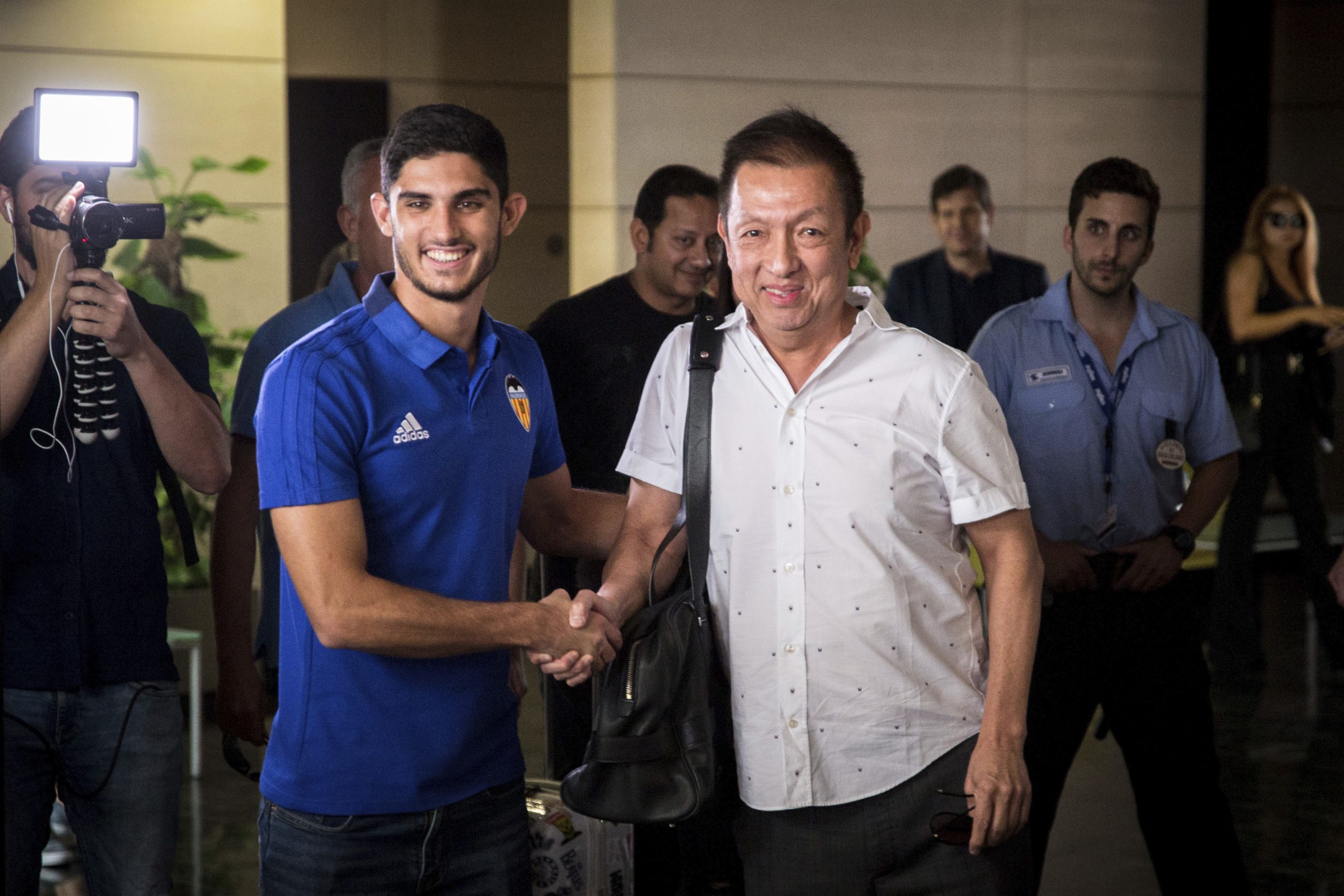 La FiscalÃ­a de Portugal registra la casa de GonÃ§alo Guedes por su traspaso al PSG y al Valencia