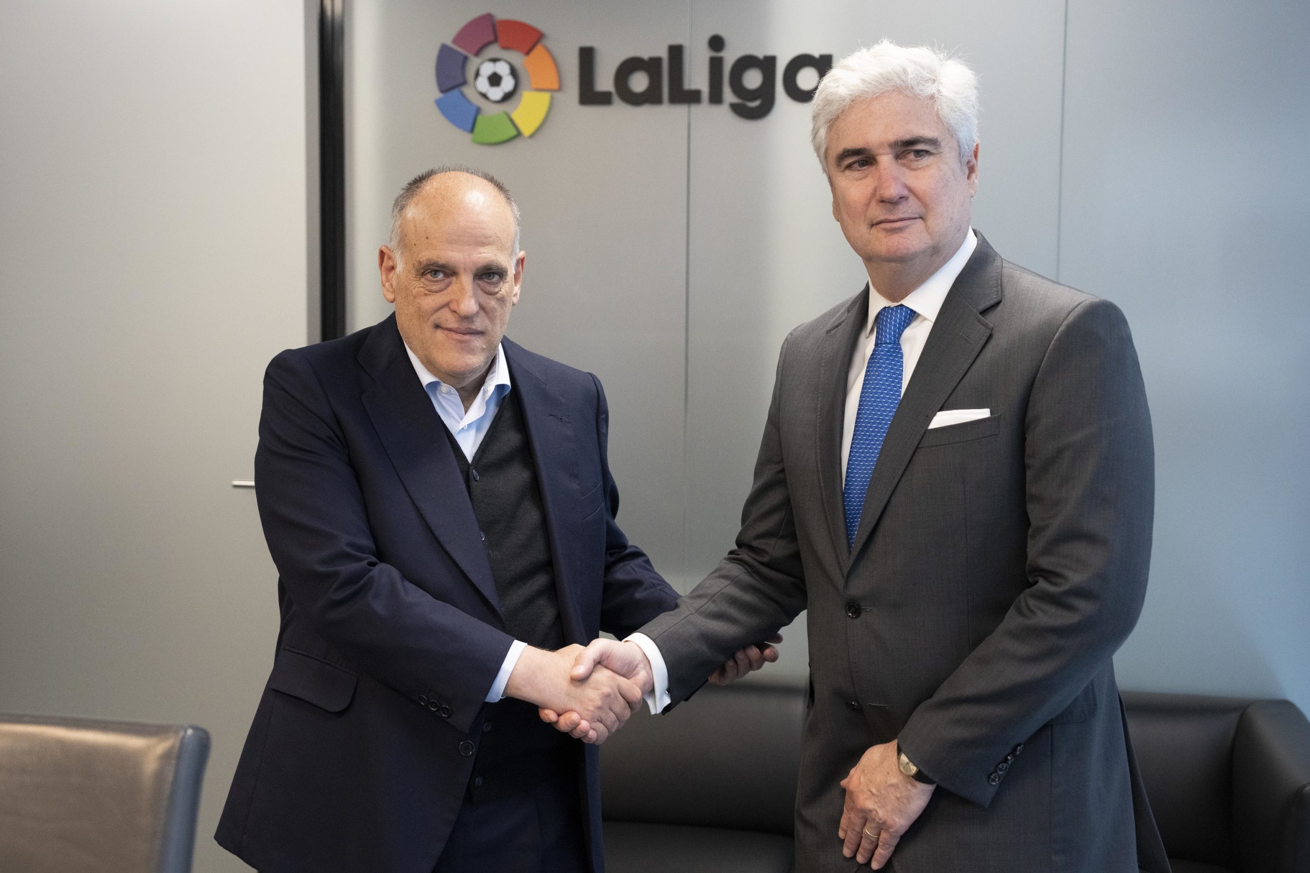 LaLiga y Brasil muestran su compromiso para "seguir luchando contra la lacra del racismo"