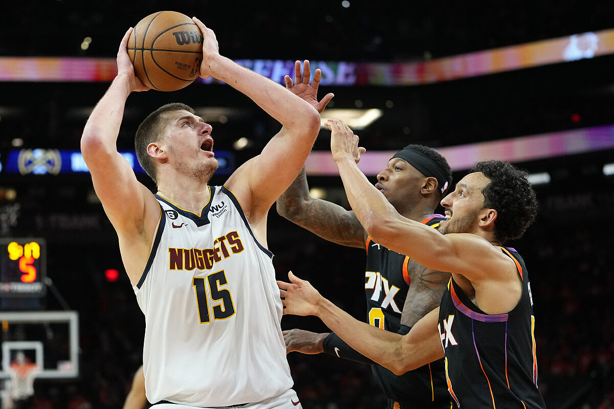 Los Nuggets humillan a los Suns y avanzan mientras los Celtics fuerzan el sÃ©ptimo partido