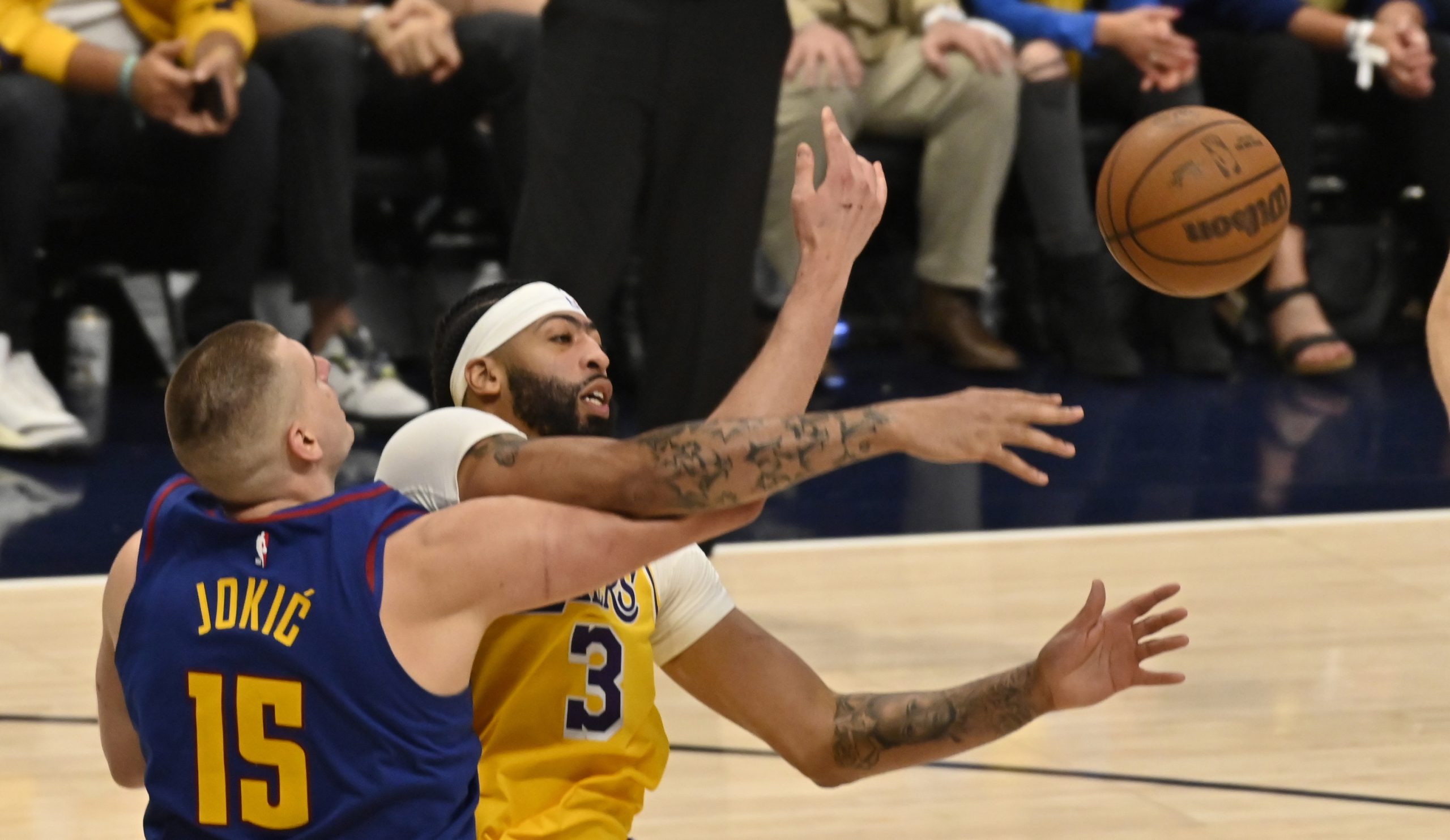 Los Nuggets se apuntan el primer triunfo ante Lakers con exhibiciÃ³n de Jokic