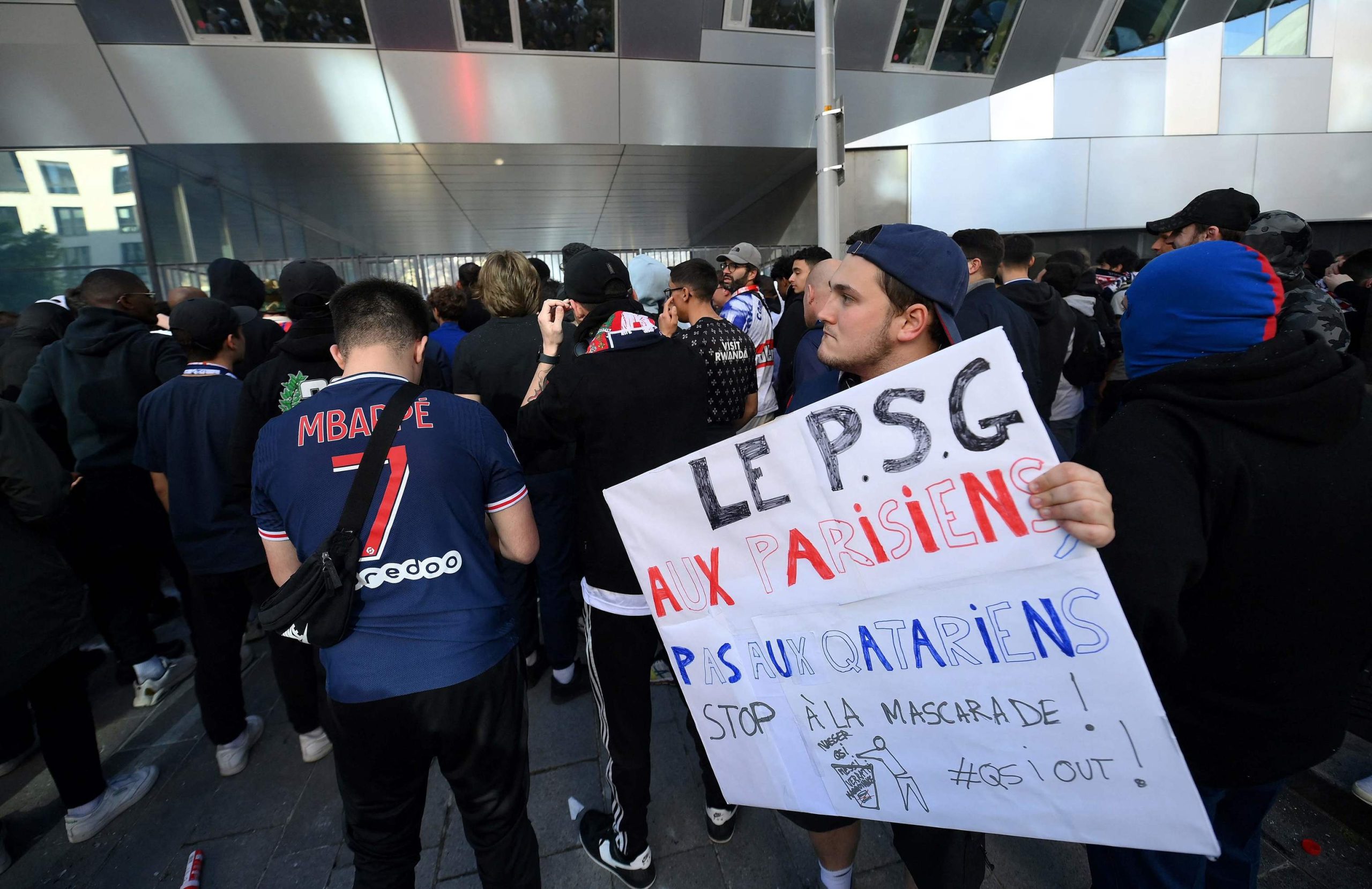 Rebelión en el PSG: los hinchas se levantan contra Messi, Neymar y Al-Khelaifi