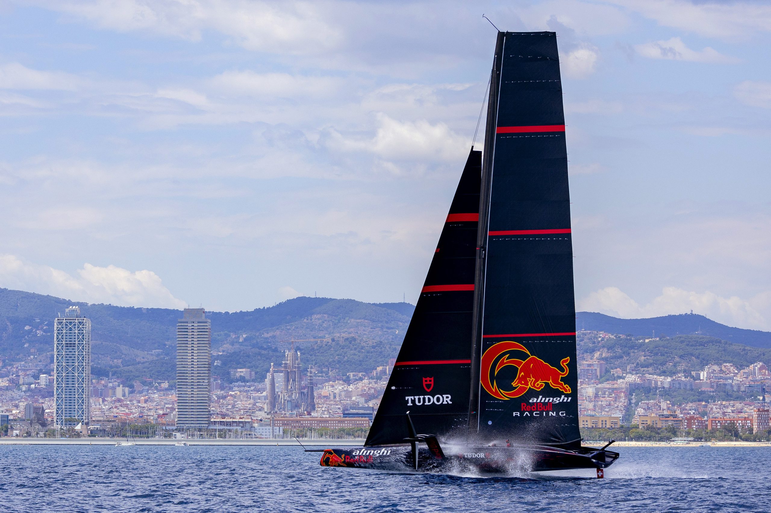 El aÃ±o sin descanso de Alinghi en Barcelona: "Iremos al lÃ­mite para rascar una milÃ©sima"