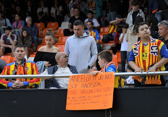 Los pequeÃ±os accionistas del Valencia denuncian a Ancelotti ante la FiscalÃ­a por "injurias y calumnias"