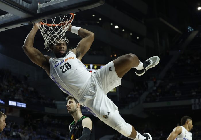 Yabusele pone orden ante el Joventut