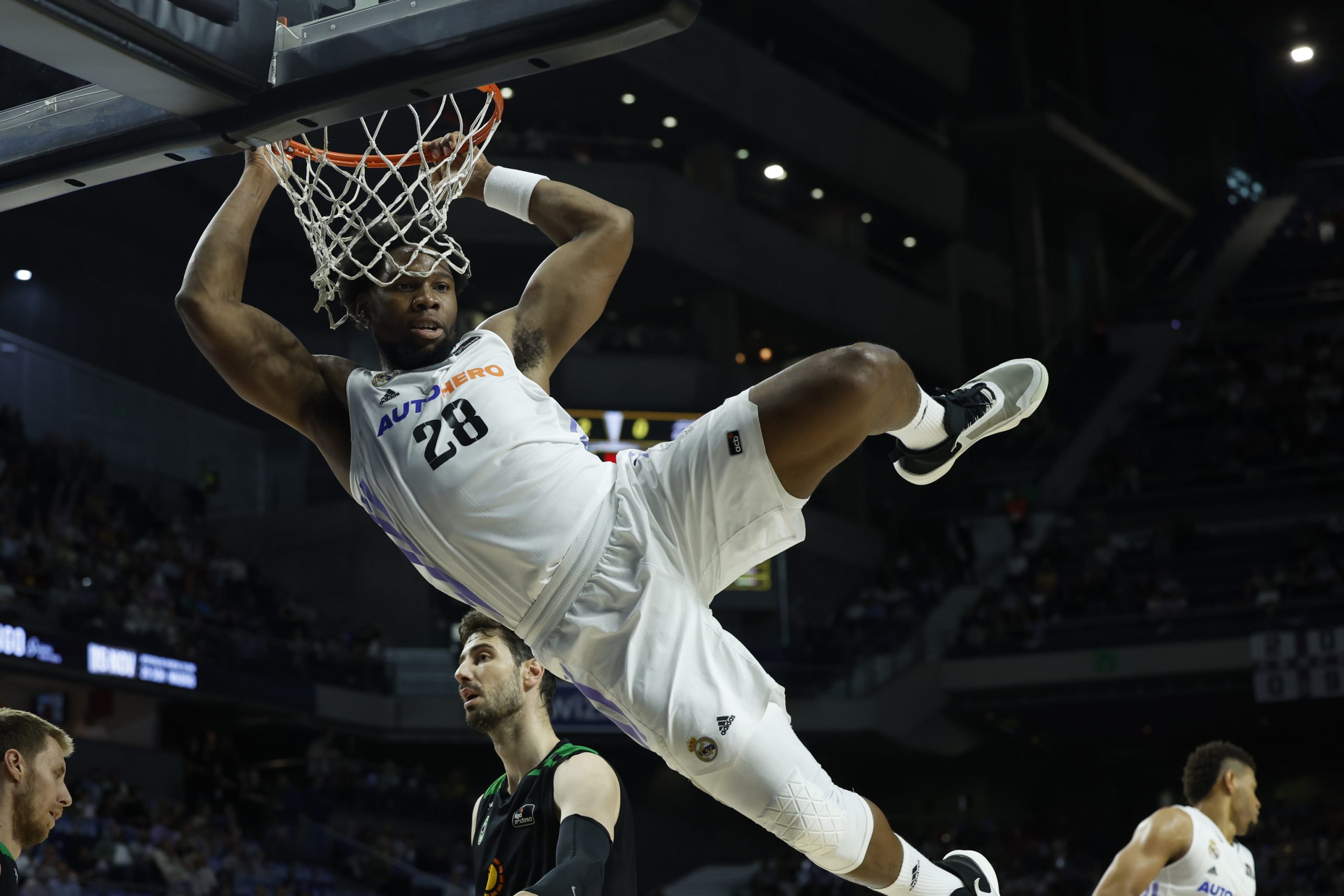 Yabusele pone orden ante el Joventut