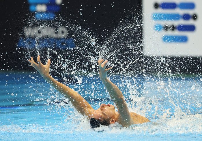 Ballet, gimnasio y piscina seis dÃ­as a la semana: asÃ­ entrena el primer campeÃ³n mundial de nataciÃ³n artÃ­stica masculina