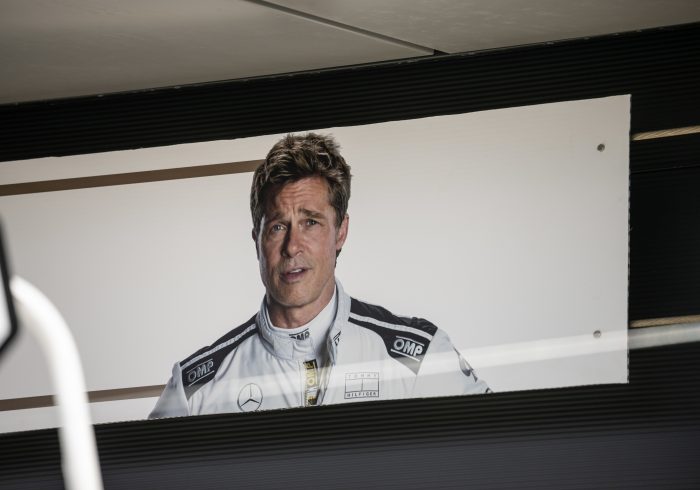Brad Pitt revoluciona la FÃ³rmula 1 en Silverstone al convertirse en un piloto mÃ¡s