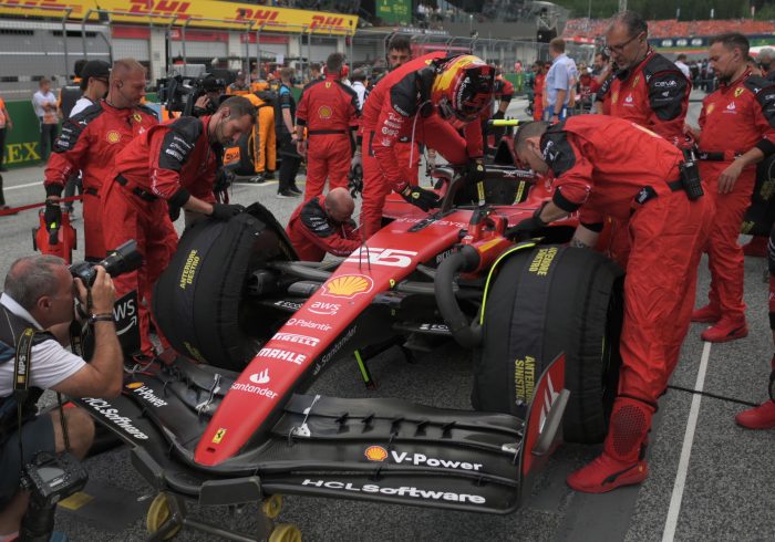 Carlos Sainz cede el podio entre los errores de Ferrari y Fernando Alonso acaba sexto