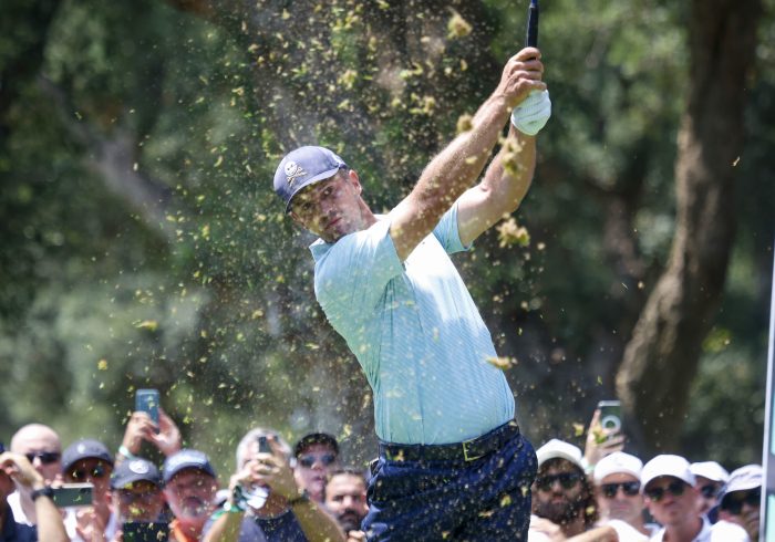 DeChambeau toma el mando en Valderrama, con Puig sexto