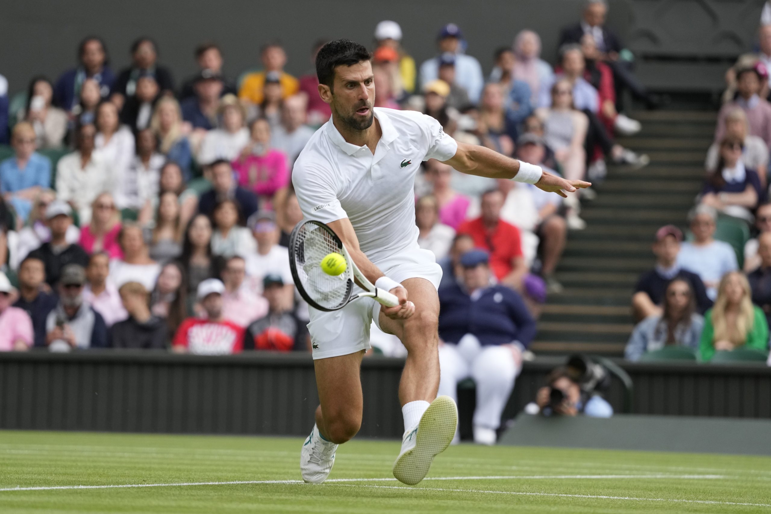 Djokovic reacciona con furia ante Rublev y se cita con Sinner en semifinales