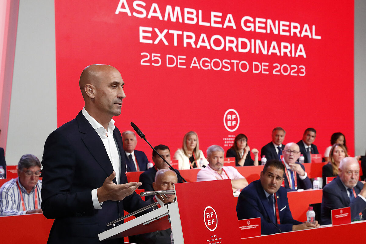 AsÃ­ se gestÃ³ el desafÃ­o de Rubiales: una Â«diabÃ³licaÂ» sorpresa que escondiÃ³ a sus 'barones' territoriales