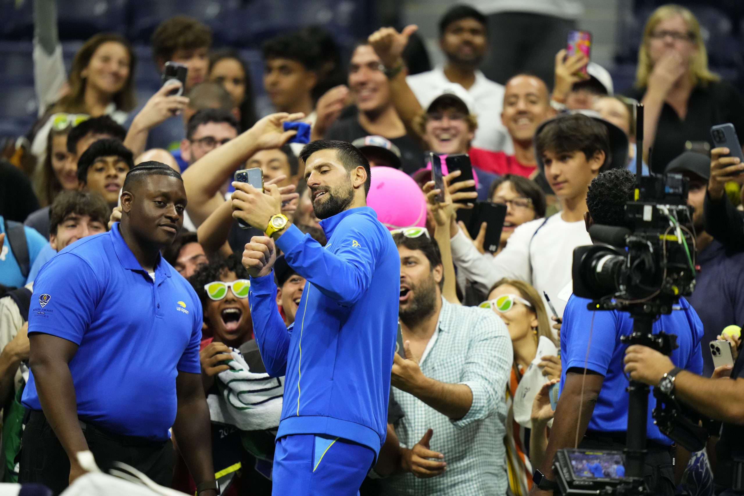 Djokovic rescata el nÃºmero 1 y exhibe fortaleza en su regreso a Nueva York