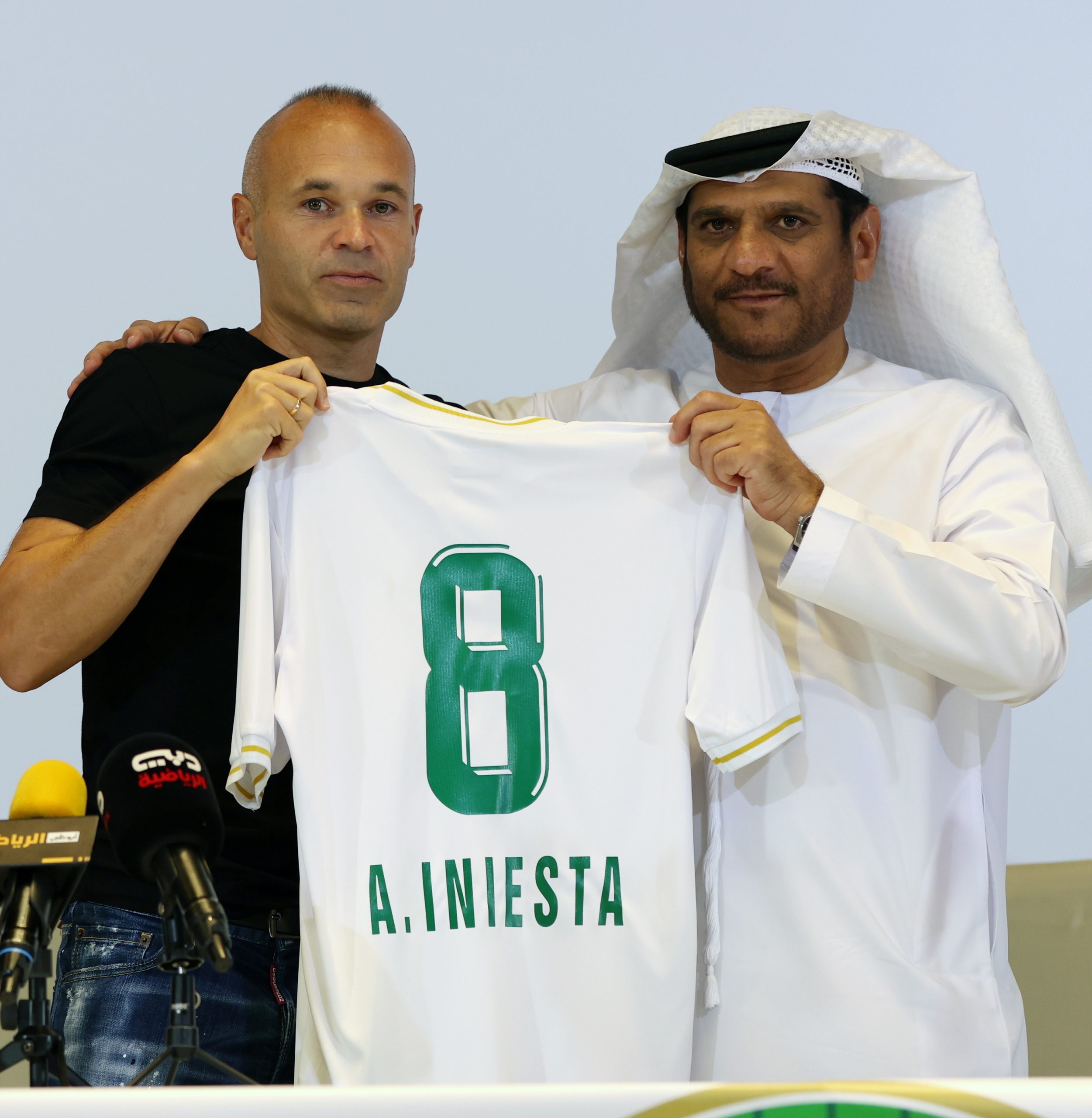 Iniesta ficha por el Emirates FC: "Estoy aquÃ­ para escribir una nueva pÃ¡gina y harÃ© todo lo que pueda para obtener los mejores resultados"