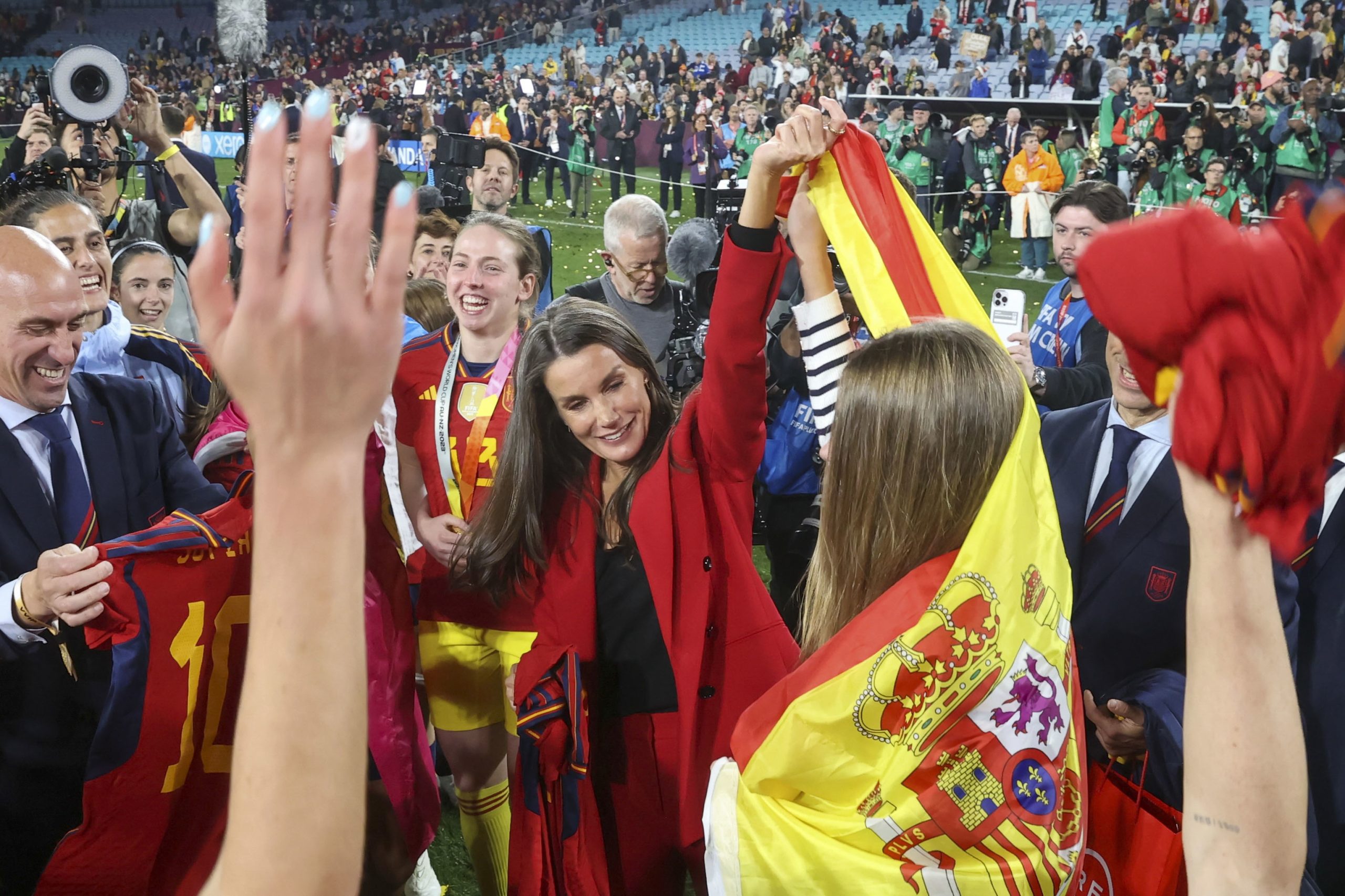 La fiesta de la selecciÃ³n espaÃ±ola en el vestuario: "Â¡Que bote la Reina! Â¡Que bote la Reina!"