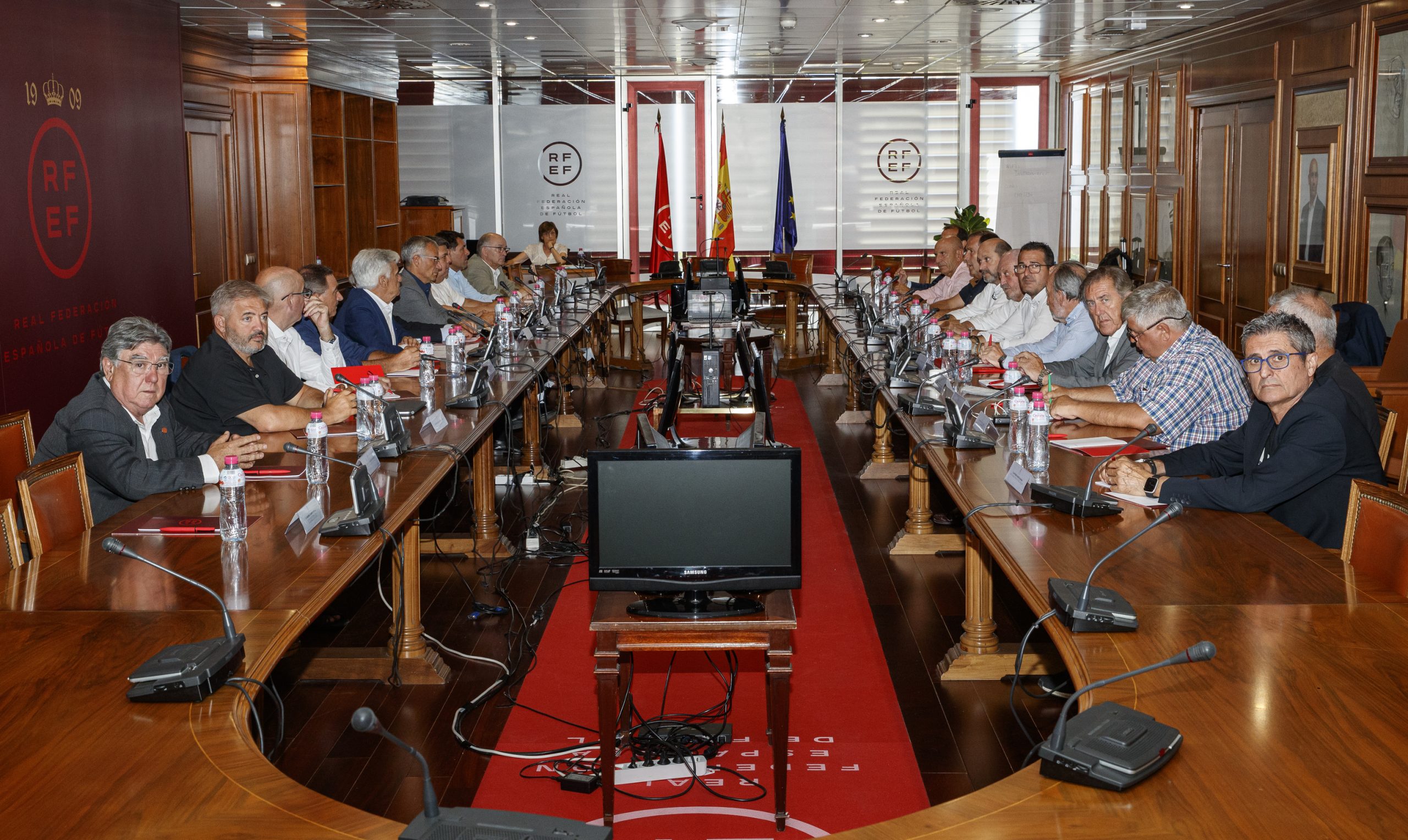 Los presidentes territoriales de la RFEF piden la dimisiÃ³n de Luis Rubiales