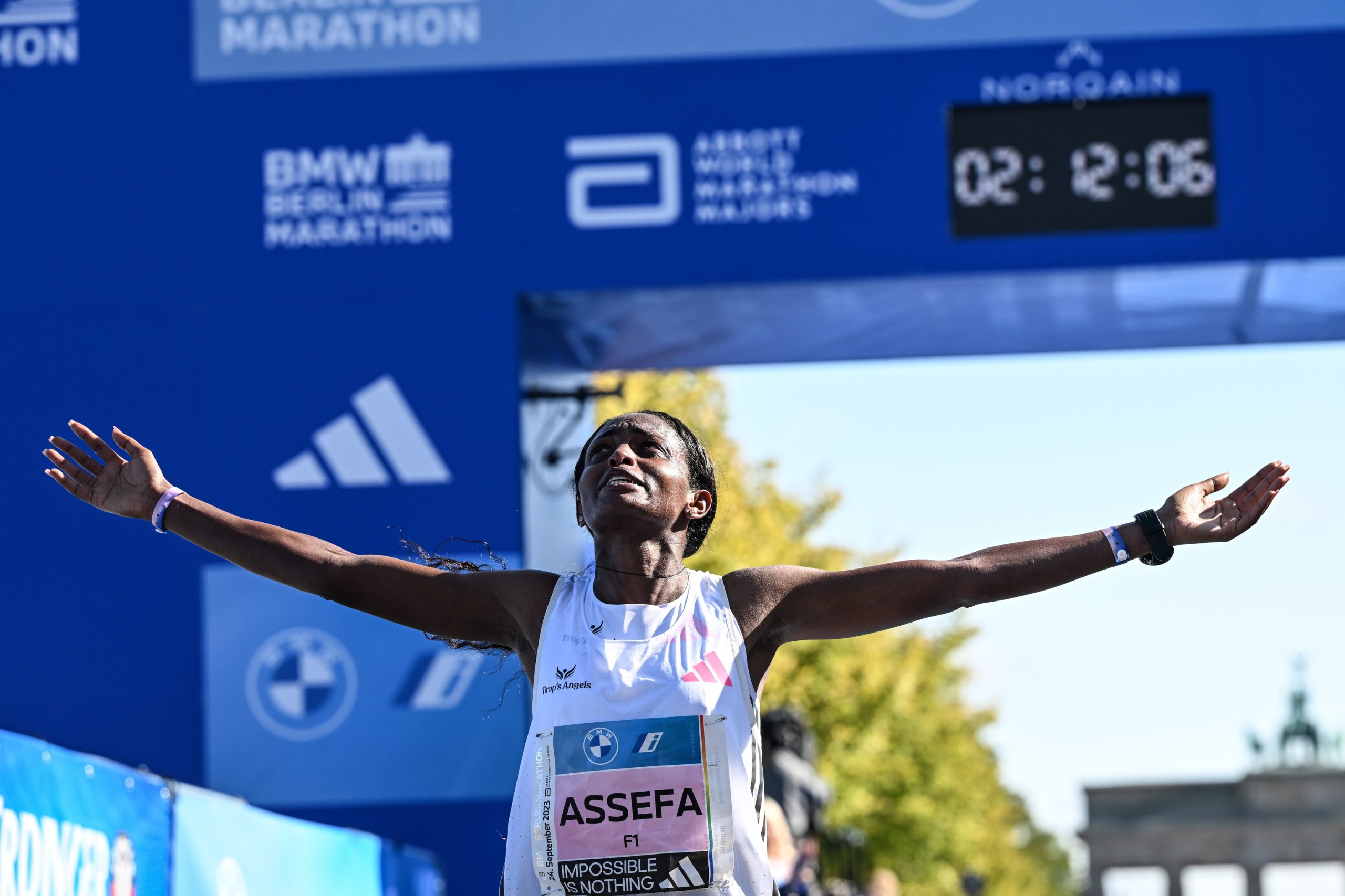 Assefa destroza el rÃ©cord del mundo femenino de maratÃ³n con una rebaja de mÃ¡s de dos minutos